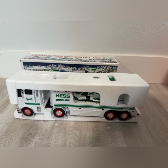 2006 HESS COLLECTIBLE TOY TRUCK AND HELICOPTER NEW IN BOX - Picture 7 of 7